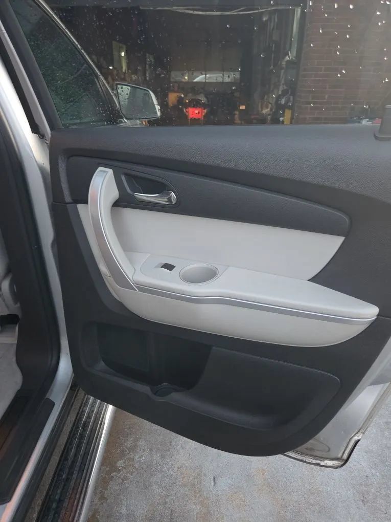 Used 2012 GMC Acadia SLT w/ LPO, 'HIT The Road' Package FWD image 27