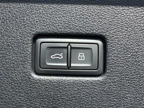 Used 2019 Audi Q8 Prestige image 13