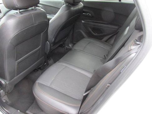 Used 2018 Chevrolet Trax LT w/ Sun & Sound Package FWD image 10