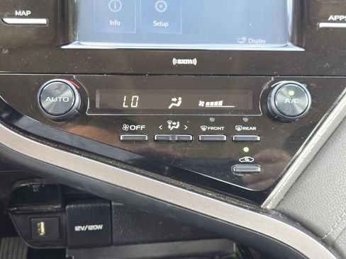 Used 2020 Toyota Camry SE image 20