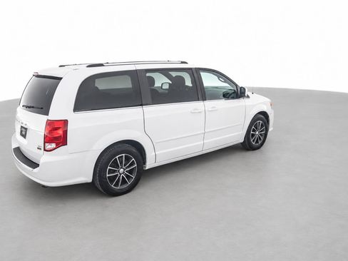 Used 2017 Dodge Grand Caravan SXT FWD image 5