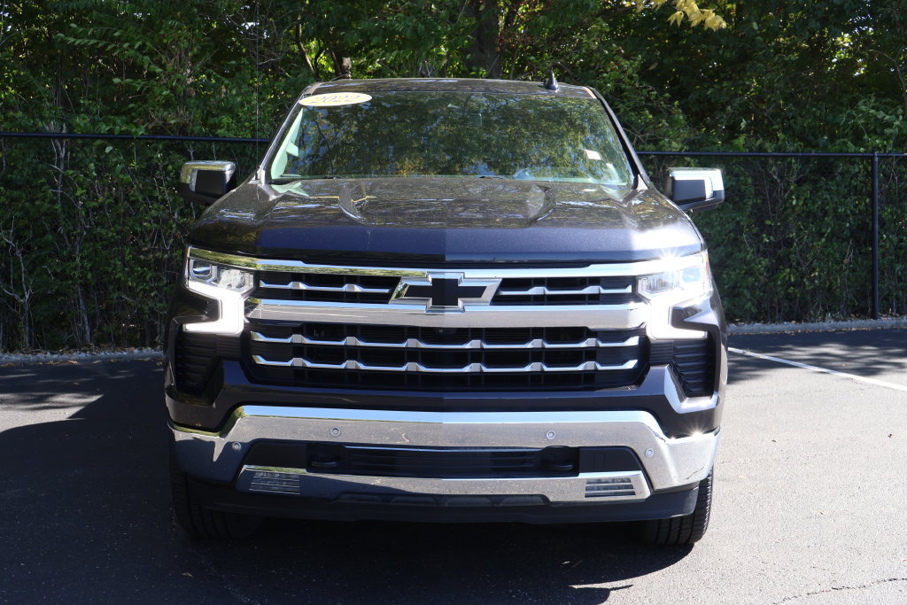 Used 2022 Chevrolet Silverado 1500 LTZ w/ LTZ Convenience Package II AWD/4WD image 2