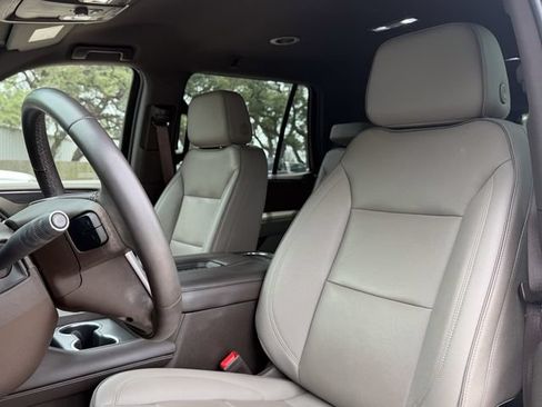 Used 2023 GMC Yukon SLT w/ Max Trailering Package AWD/4WD image 7