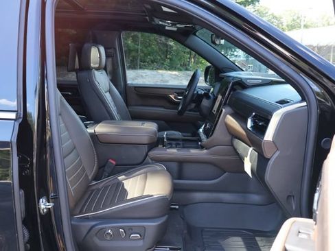 New 2026 GMC Yukon Denali Ultimate w/ LPO, Floor Liner Package AWD/4WD image 30