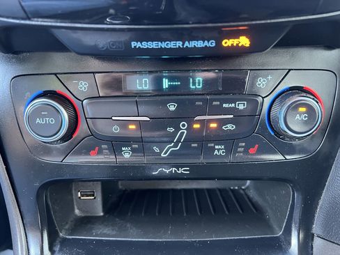 Used 2017 Ford Focus SEL w/ Cold Weather Package FWD image 20