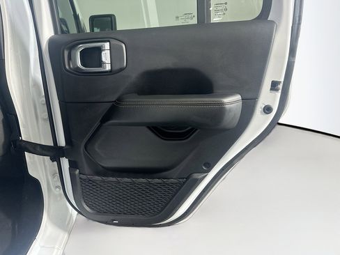 Used 2024 Jeep Wrangler Unlimited Sahara AWD/4WD image 30