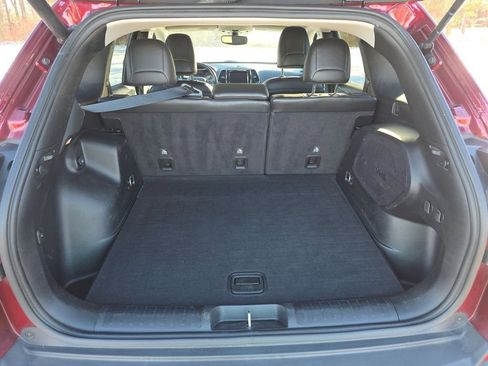 Used 2019 Jeep Cherokee Limited image 14