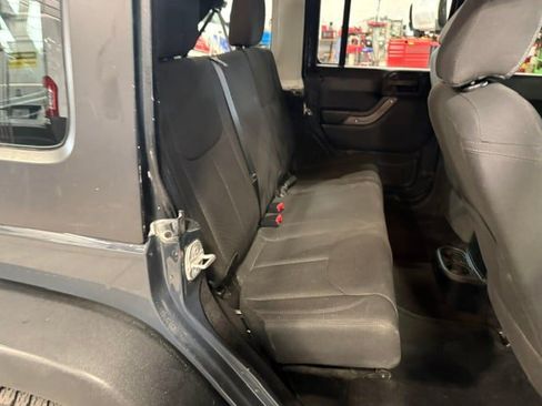Used 2018 Jeep Wrangler Unlimited Sport AWD/4WD image 27