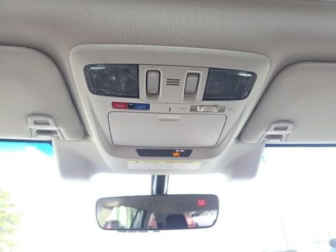 Used 2017 Subaru Outback 3.6R Limited image 18