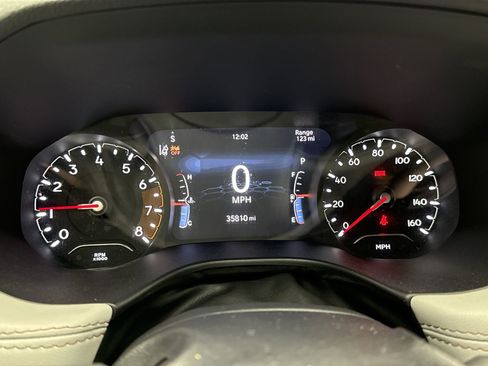 Used 2023 Jeep Compass Limited image 13