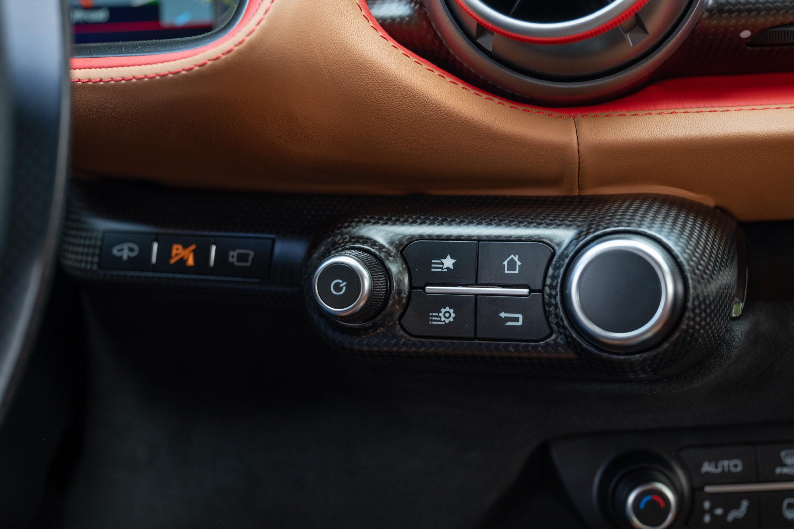 Used 2022 Ferrari 812 Competizione RWD image 56