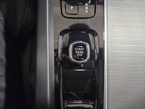 Used 2024 Volvo S60 B5 Plus image 13