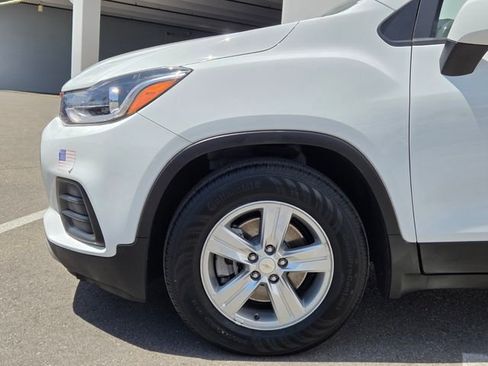 Certified 2022 Chevrolet Trax LT w/ LT Convenience Package FWD image 9