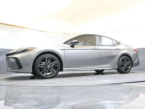 Used 2025 Toyota Camry XSE AWD/4WD image 31