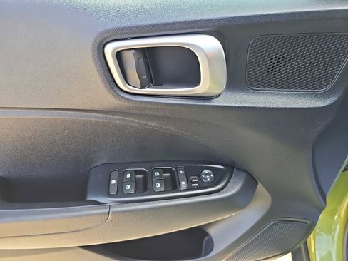 Used 2023 Hyundai Venue SEL image 20
