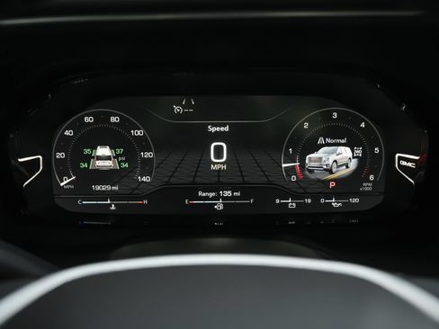 Used 2023 GMC Yukon Denali AWD/4WD image 9