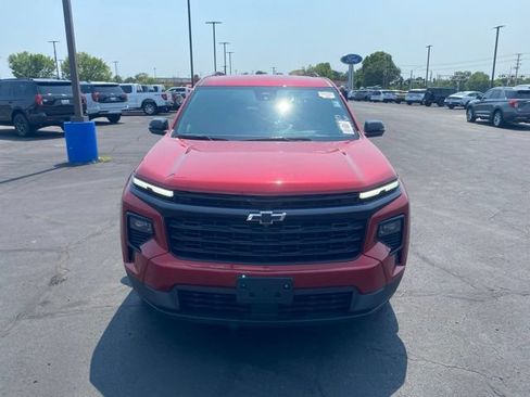 Used 2025 Chevrolet Traverse LT w/ Midnight/Sport Edition FWD image 9