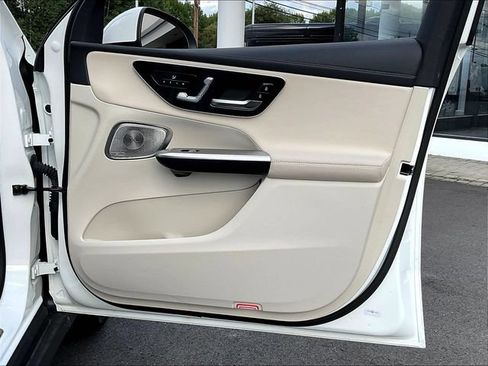 Used 2024 Mercedes-Benz GLC 300 4MATIC image 30