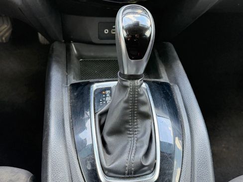 Used 2021 Nissan Rogue Sport S image 13