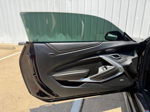 Used 2018 Chevrolet Camaro SS RWD image 21