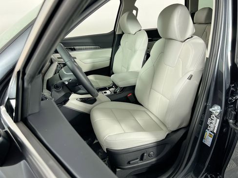 Certified 2024 Kia Telluride EX w/ EX Captain's Chair Package FWD image 11