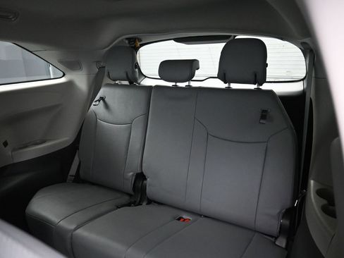 Certified 2024 Toyota Sienna XLE w/ XLE Plus Package image 30