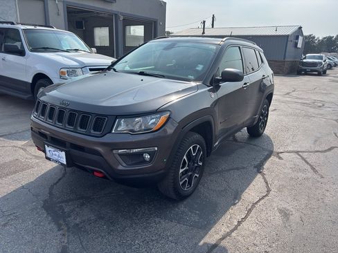 Used 2019 Jeep Compass Trailhawk AWD/4WD image 2