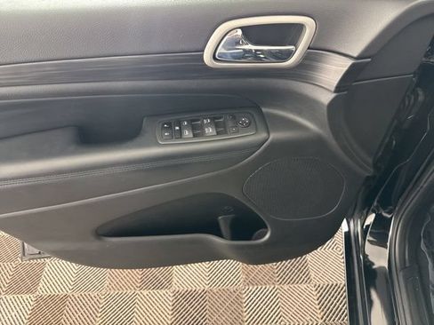 Used 2022 Jeep Grand Cherokee Laredo X AWD/4WD image 22