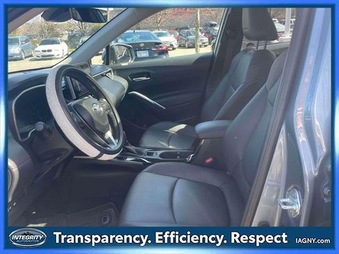 Used 2023 Toyota Corolla Cross XLE w/ Convenience Package image 15