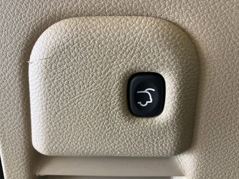 Used 2020 Jeep Grand Cherokee Limited w/ Luxury Group II image 32