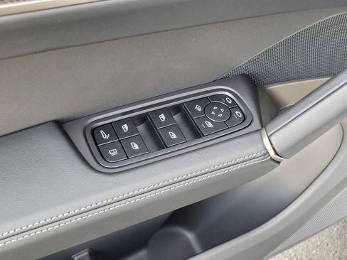 New 2025 Porsche Cayenne Turbo AWD/4WD image 19