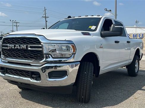 Used 2024 RAM 2500 Tradesman w/ Chrome Appearance Group image 7