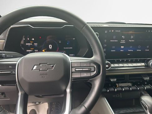 Used 2024 Chevrolet Colorado ZR2 w/ Technology Package AWD/4WD image 16