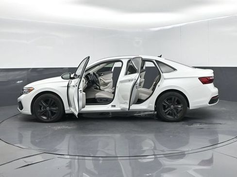 Used 2024 Volkswagen Jetta SE FWD image 62