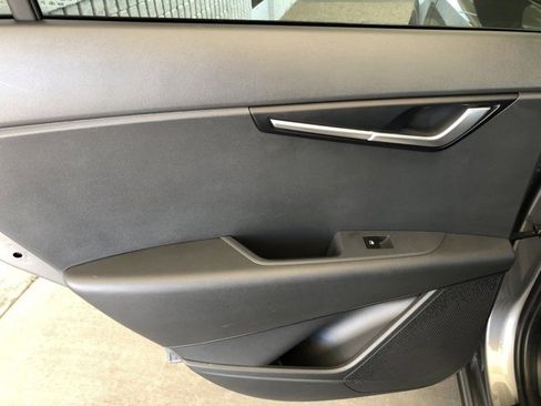 Certified 2024 Kia Niro LX image 44