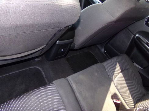 Used 2017 Dodge Journey SE w/ Flexible Seating Group image 16