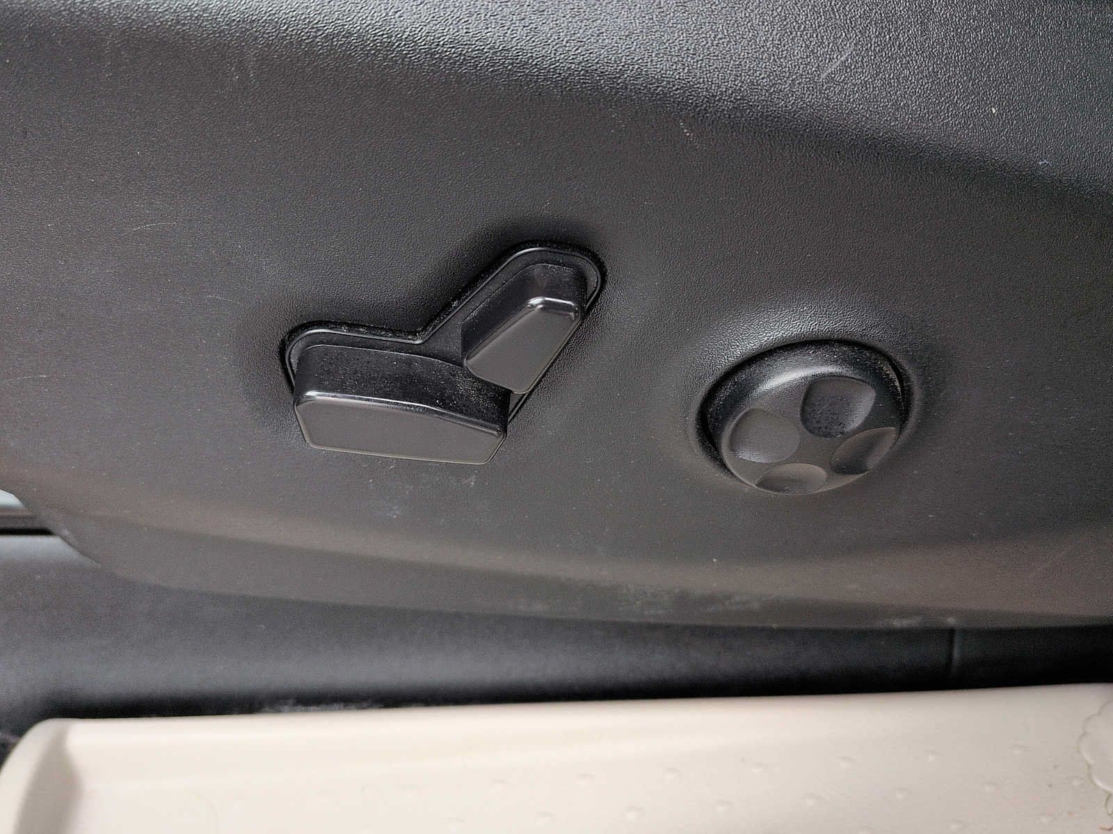 Used 2024 Chrysler Pacifica Touring-L FWD image 15