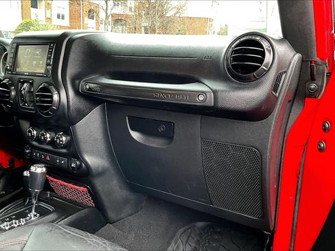 Used 2018 Jeep Wrangler Unlimited Rubicon image 14