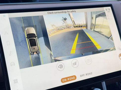 Used 2023 Land Rover Range Rover Long Wheelbase SE image 23