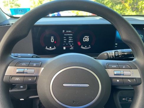 Used 2025 Hyundai Kona SE image 18