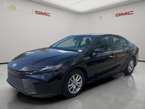 Used 2025 Toyota Camry LE image 7