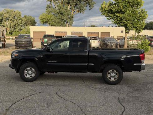 Used 2016 Toyota Tacoma SR5 w/ Towing Package AWD/4WD image 9