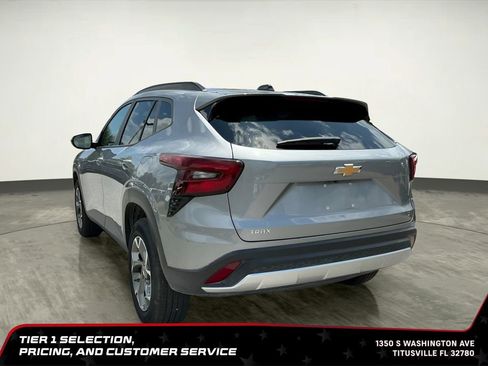 Used 2025 Chevrolet Trax LT w/ LT Convenience Package FWD image 5