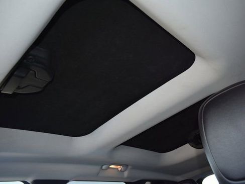 Used 2017 Jeep Renegade Limited image 30