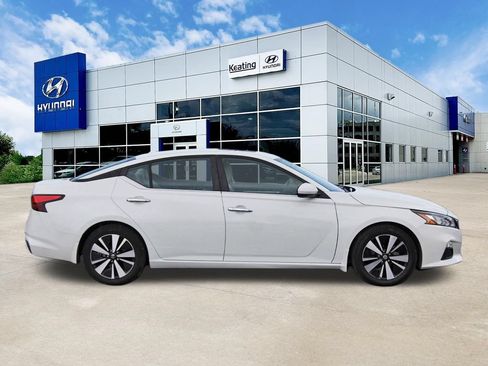 Used 2022 Nissan Altima 2.5 SV w/ SV Premium Package FWD image 4