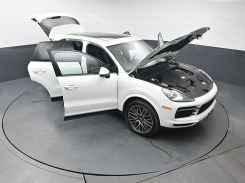 Used 2022 Porsche Cayenne AWD/4WD image 58