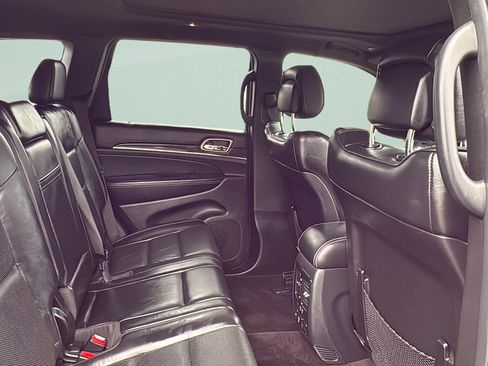 Used 2017 Jeep Grand Cherokee Overland w/ Jeep Active Safety Group AWD/4WD image 19