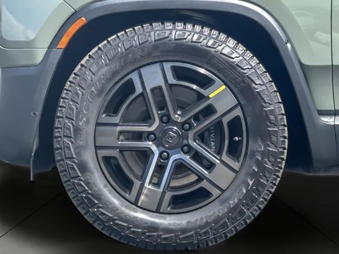 Used 2023 Rivian R1S Launch Edition image 26