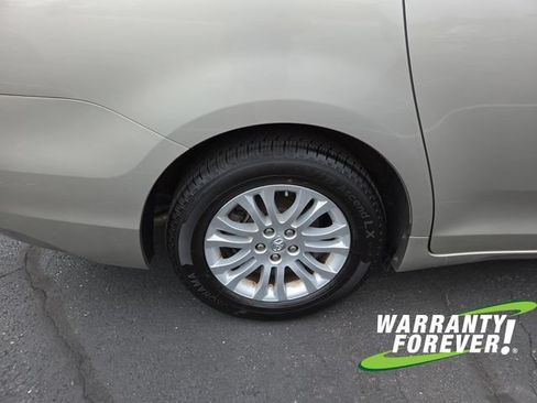 Used 2017 Toyota Sienna XLE Premium FWD image 21