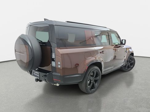 New 2026 Land Rover Defender 130 X-Dynamic SE image 5